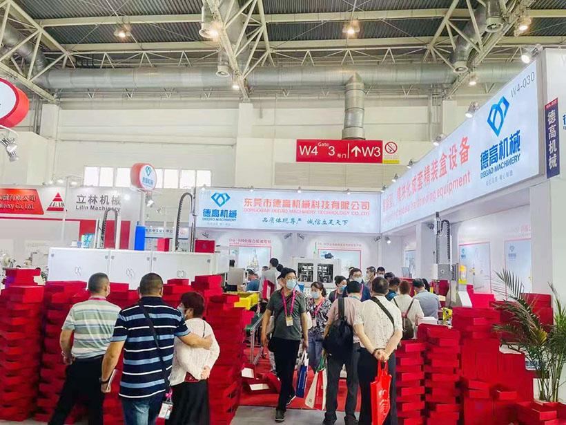 绿茵体育展会现。诒本┕收估乐行木侔